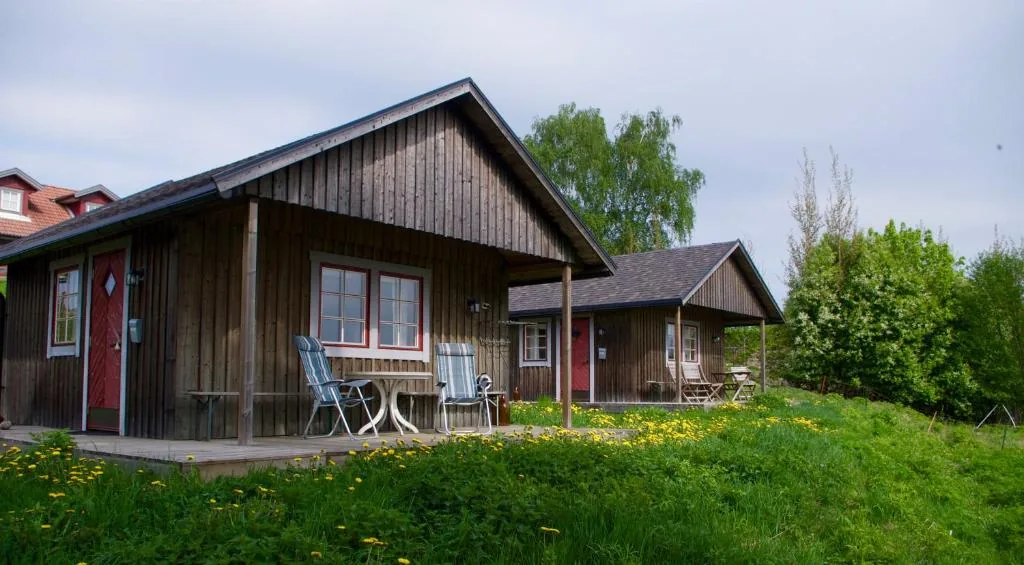Westernstuga med utsikt över sjön Alstern